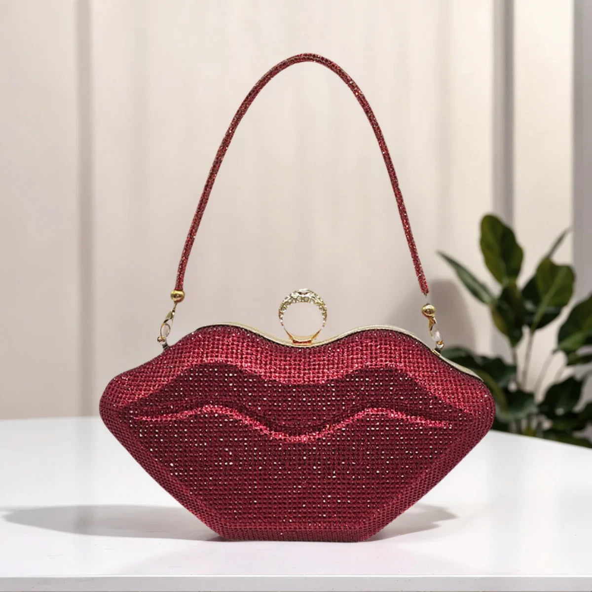 Novelty Women Lip Shaped Clutch Sparkling Rhinestone Purse Fashion Crystal Evening Handbag for Wedding Party Banquet