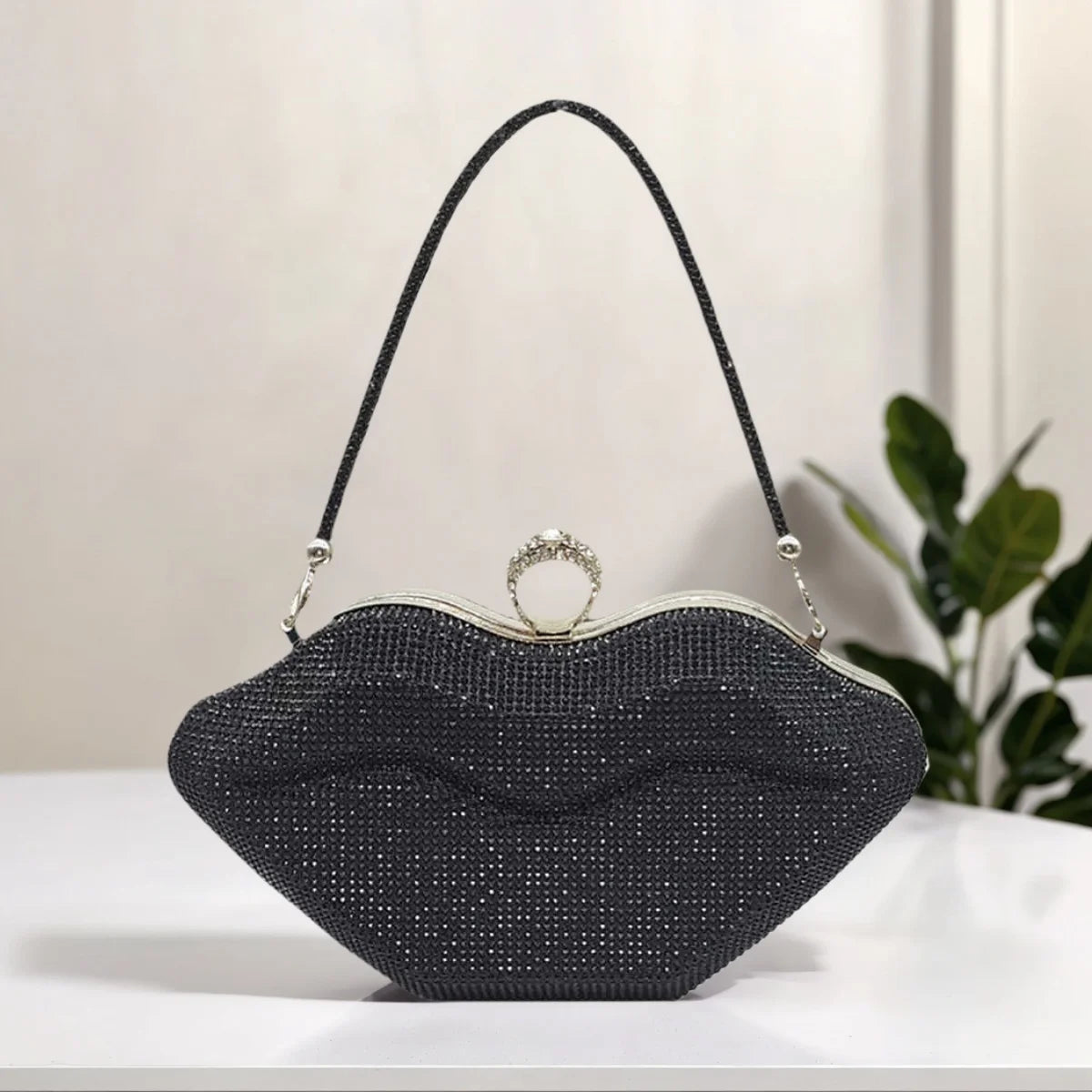 Novelty Women Lip Shaped Clutch Sparkling Rhinestone Purse Fashion Crystal Evening Handbag for Wedding Party Banquet