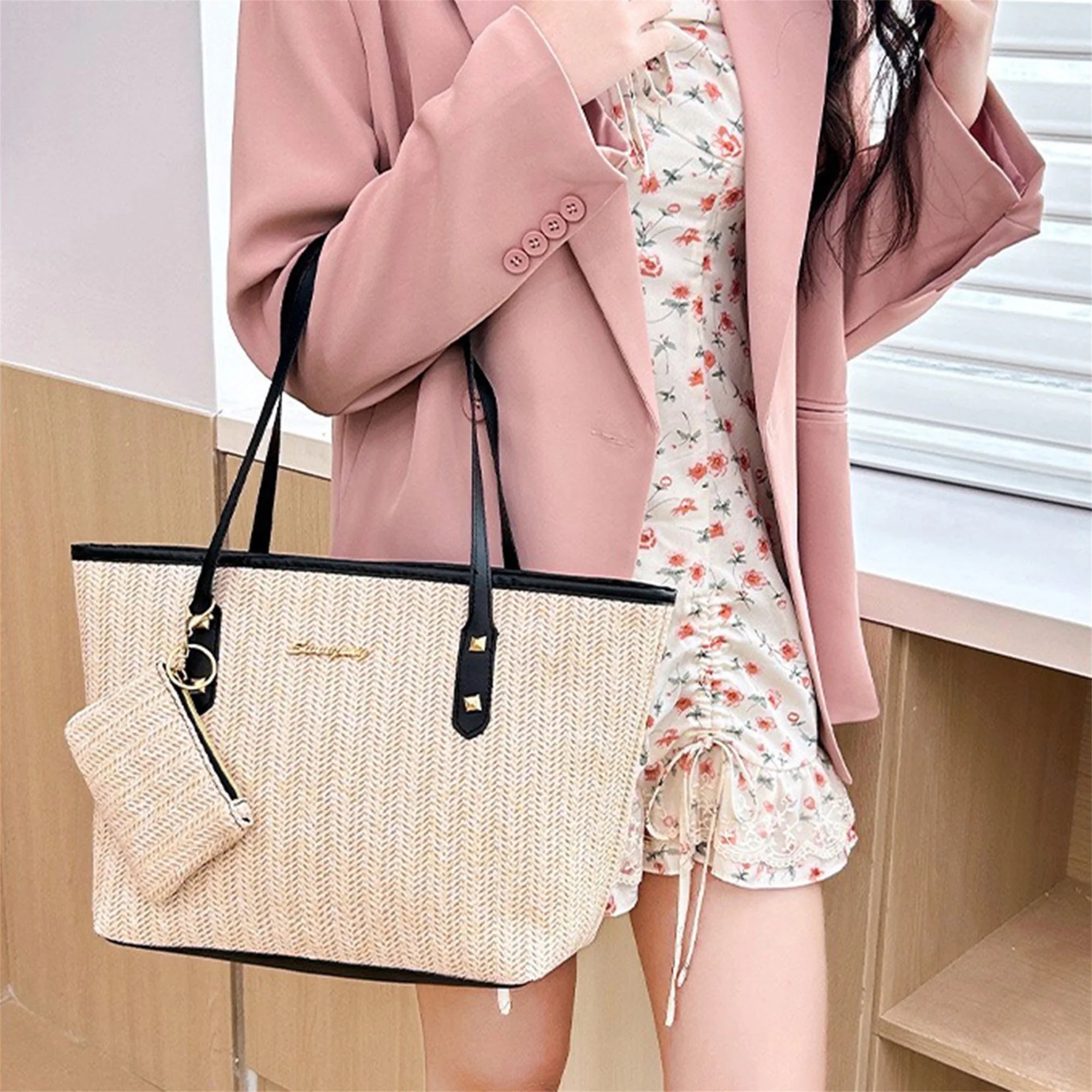 Stylish Straw Tote Bag with Zipper Closure and Woven Design Spacious Shoulder Bag for Women Perfect for Summer Beach Outings