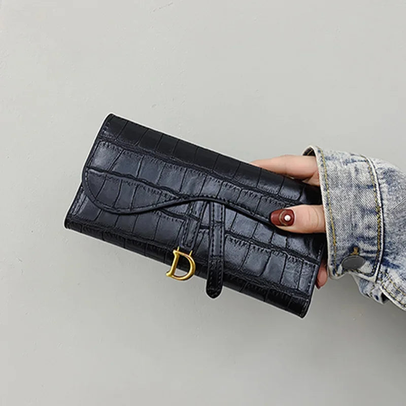 PU Leather Women Long Alligator Pattern Wallet Comfort Tri Fold Purse with Card Slots and Metal Clasp for Shopping Daily Use