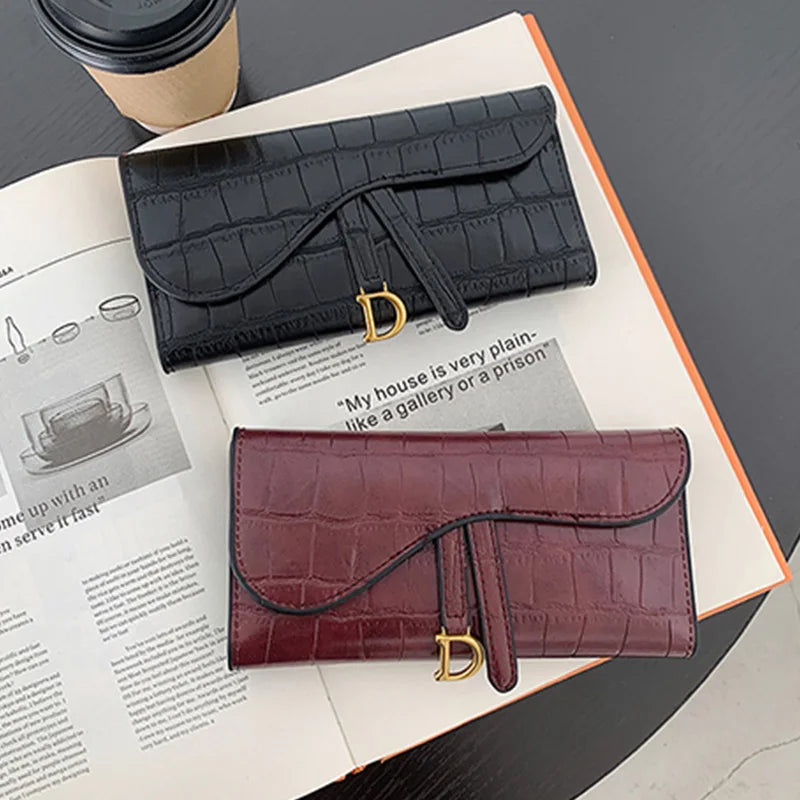 PU Leather Women Long Alligator Pattern Wallet Comfort Tri Fold Purse with Card Slots and Metal Clasp for Shopping Daily Use