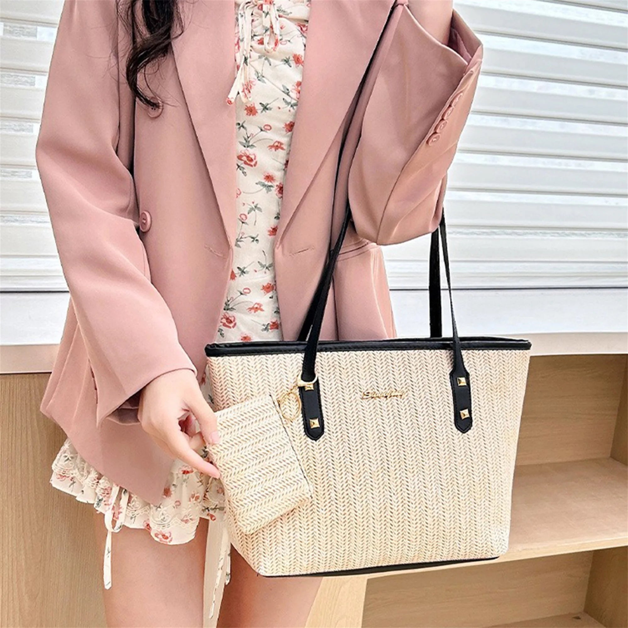 Stylish Straw Tote Bag with Zipper Closure and Woven Design Spacious Shoulder Bag for Women Perfect for Summer Beach Outings