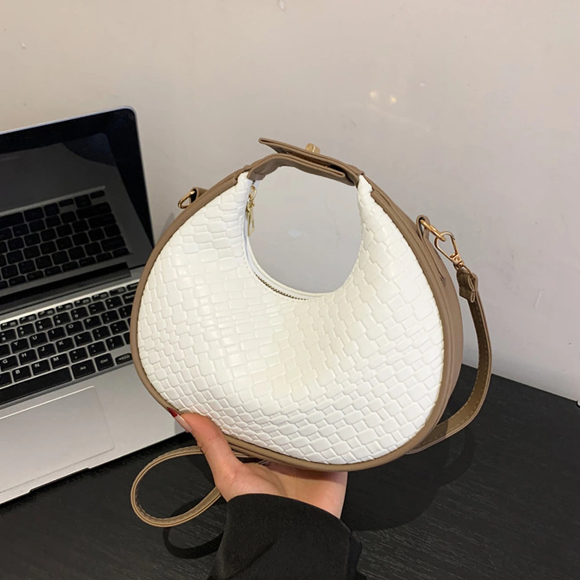 Stylish Shoulder Bag for Women Trendy Adjustable Faux Leather Crossbody Purse with Zipper Closure for Everyday Use and Shopping