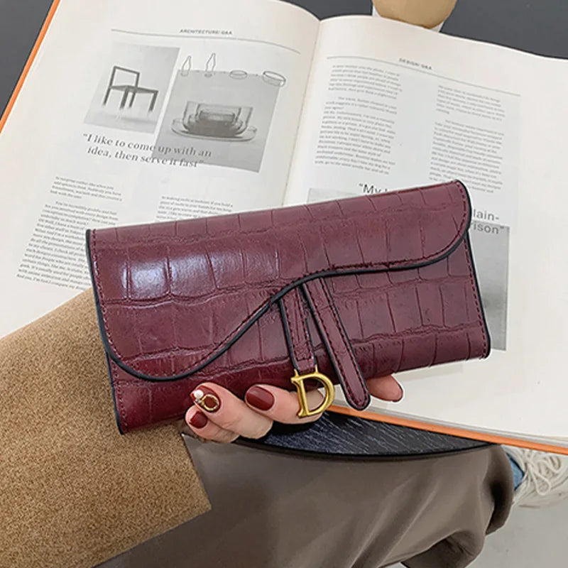 PU Leather Women Long Alligator Pattern Wallet Comfort Tri Fold Purse with Card Slots and Metal Clasp for Shopping Daily Use