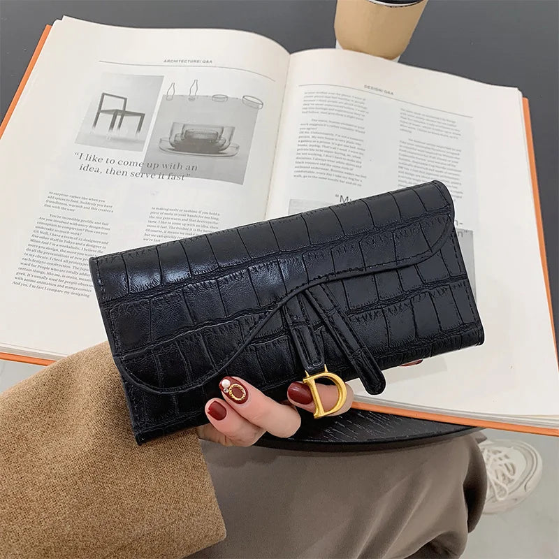 PU Leather Women Long Alligator Pattern Wallet Comfort Tri Fold Purse with Card Slots and Metal Clasp for Shopping Daily Use