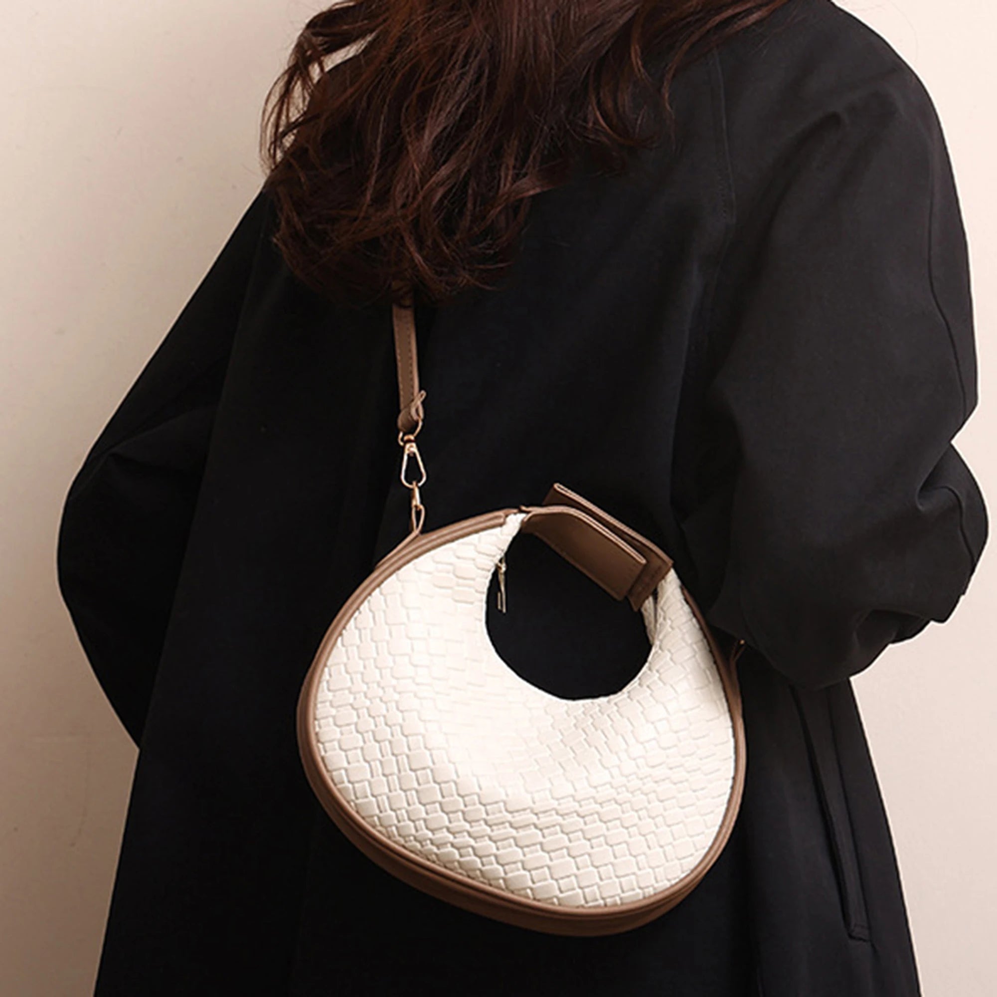 Stylish Shoulder Bag for Women Trendy Adjustable Faux Leather Crossbody Purse with Zipper Closure for Everyday Use and Shopping