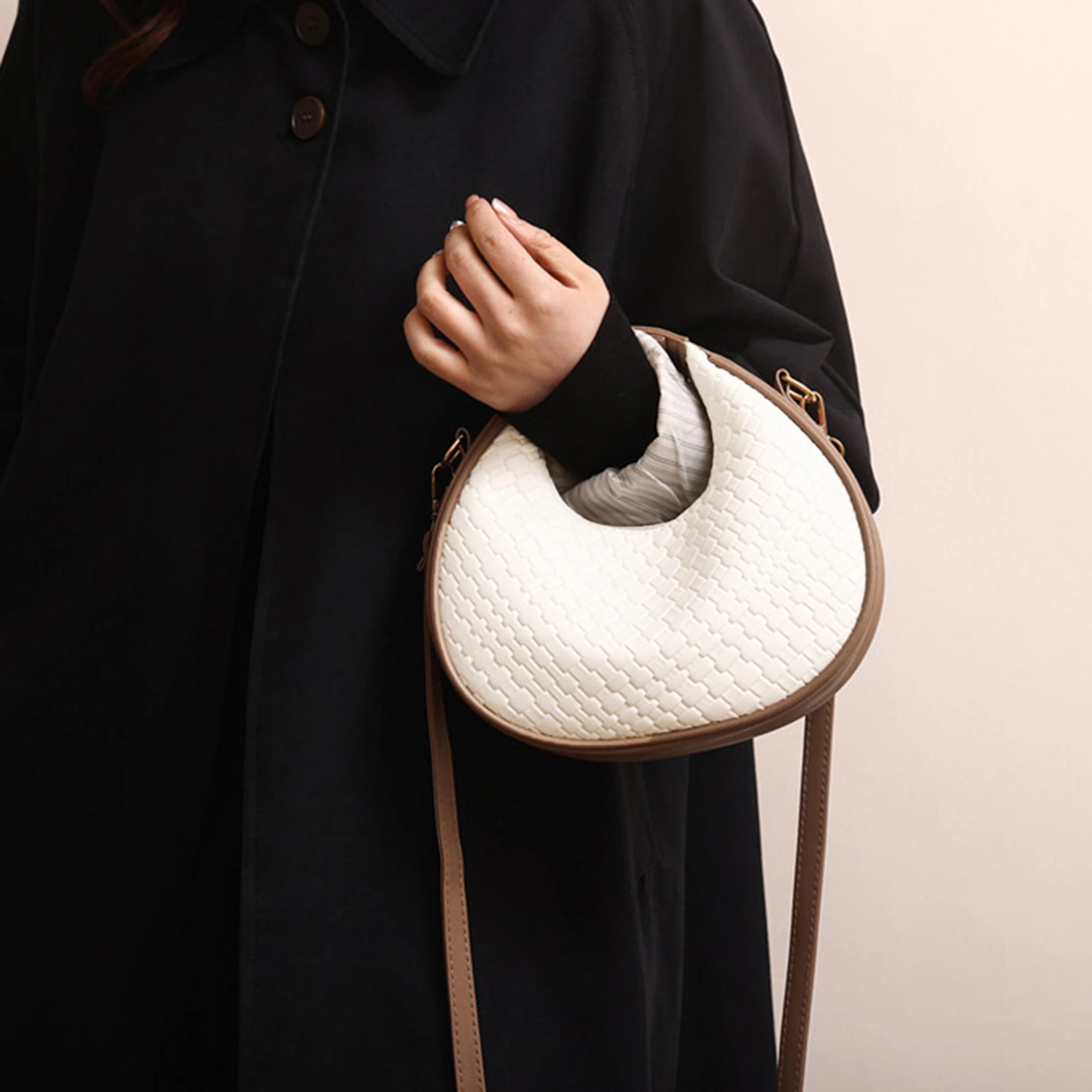 Stylish Shoulder Bag for Women Trendy Adjustable Faux Leather Crossbody Purse with Zipper Closure for Everyday Use and Shopping