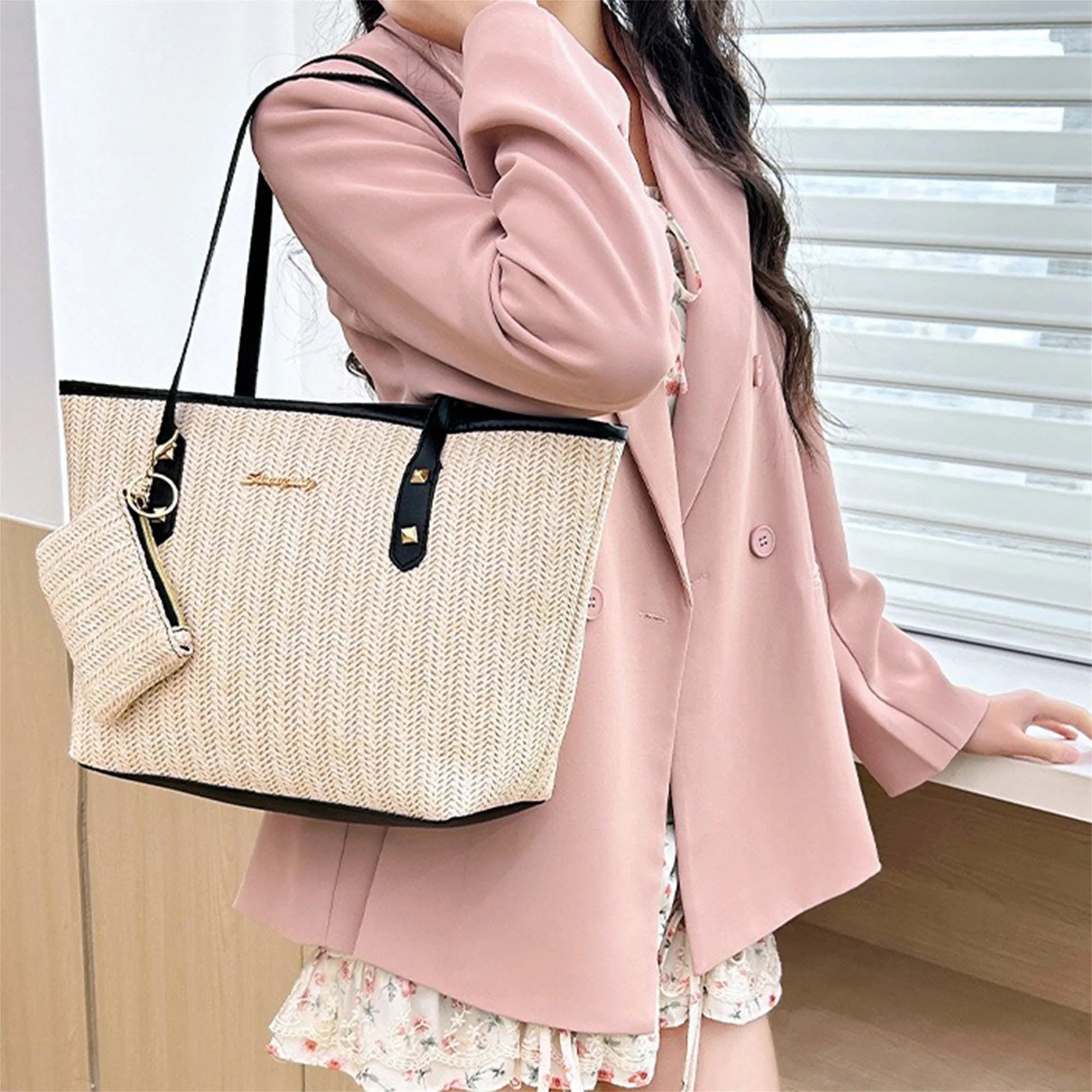 Stylish Straw Tote Bag with Zipper Closure and Woven Design Spacious Shoulder Bag for Women Perfect for Summer Beach Outings