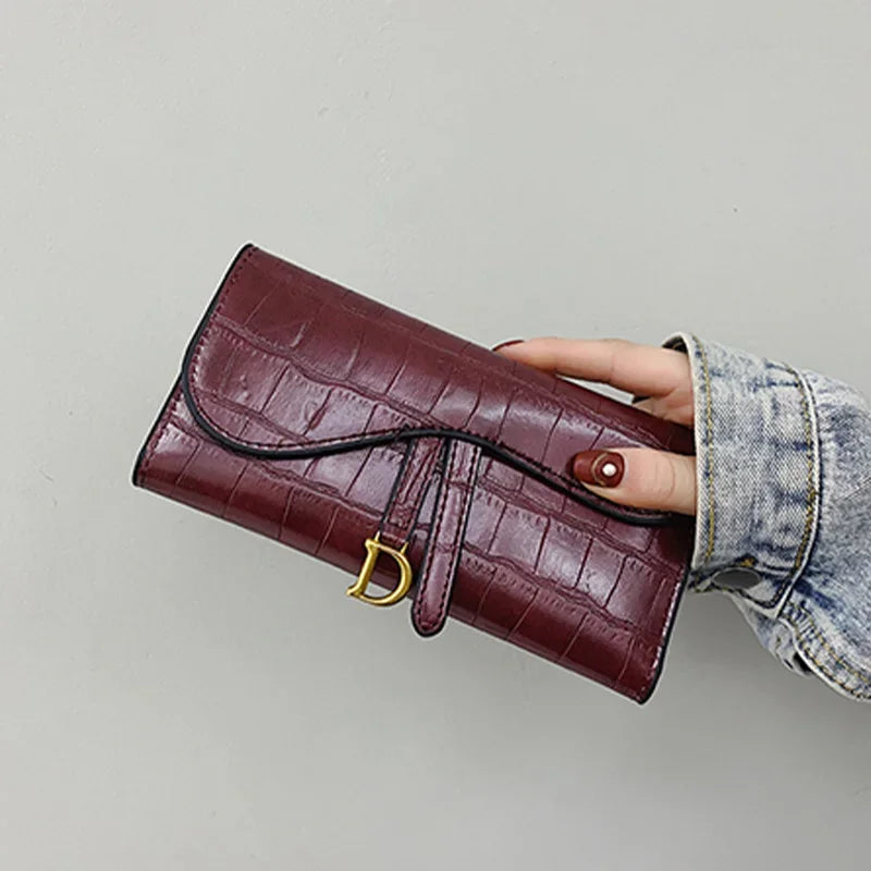 PU Leather Women Long Alligator Pattern Wallet Comfort Tri Fold Purse with Card Slots and Metal Clasp for Shopping Daily Use