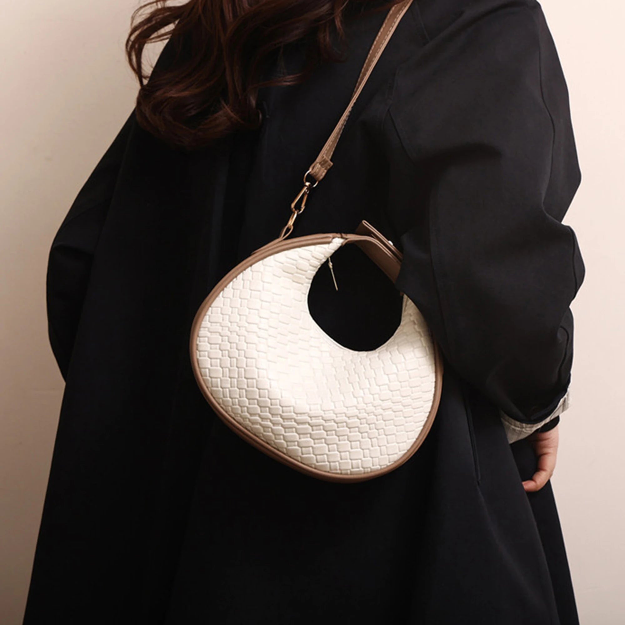 Stylish Shoulder Bag for Women Trendy Adjustable Faux Leather Crossbody Purse with Zipper Closure for Everyday Use and Shopping