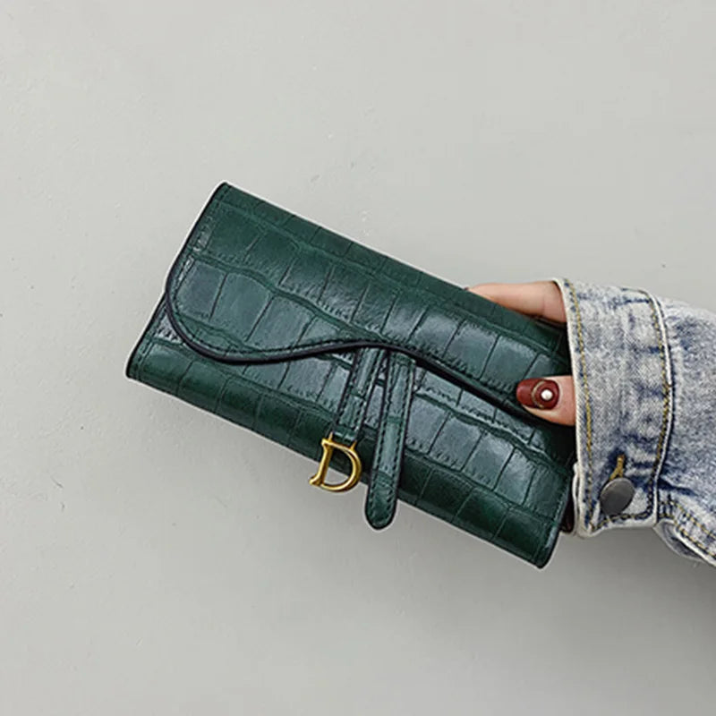 PU Leather Women Long Alligator Pattern Wallet Comfort Tri Fold Purse with Card Slots and Metal Clasp for Shopping Daily Use