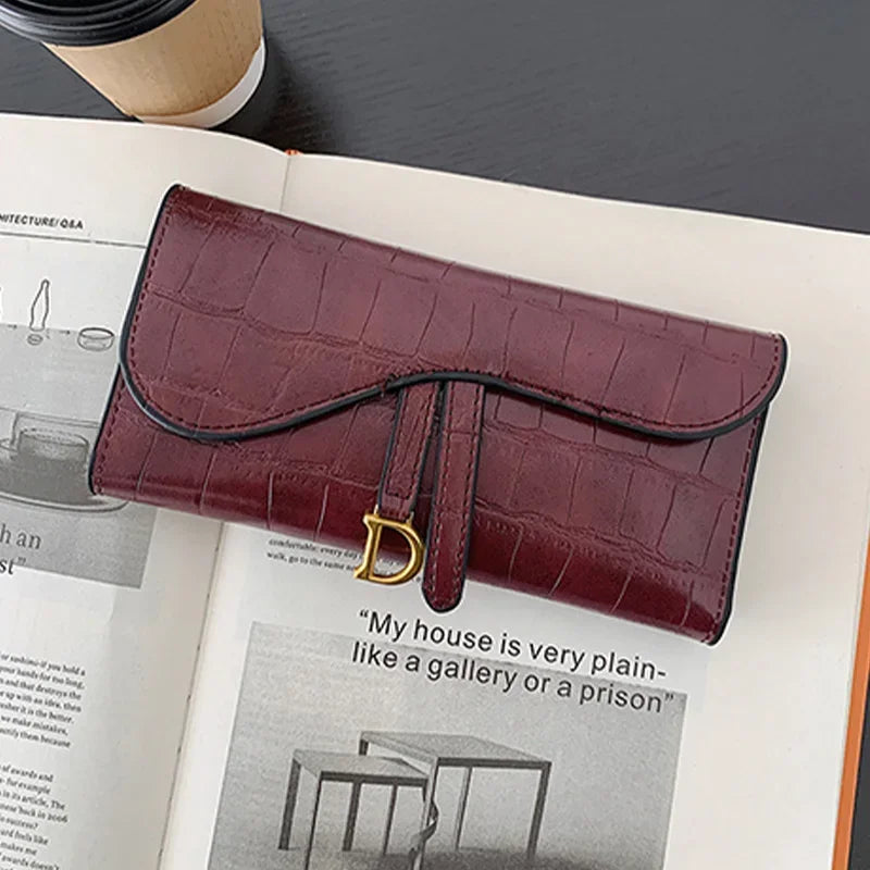 PU Leather Women Long Alligator Pattern Wallet Comfort Tri Fold Purse with Card Slots and Metal Clasp for Shopping Daily Use