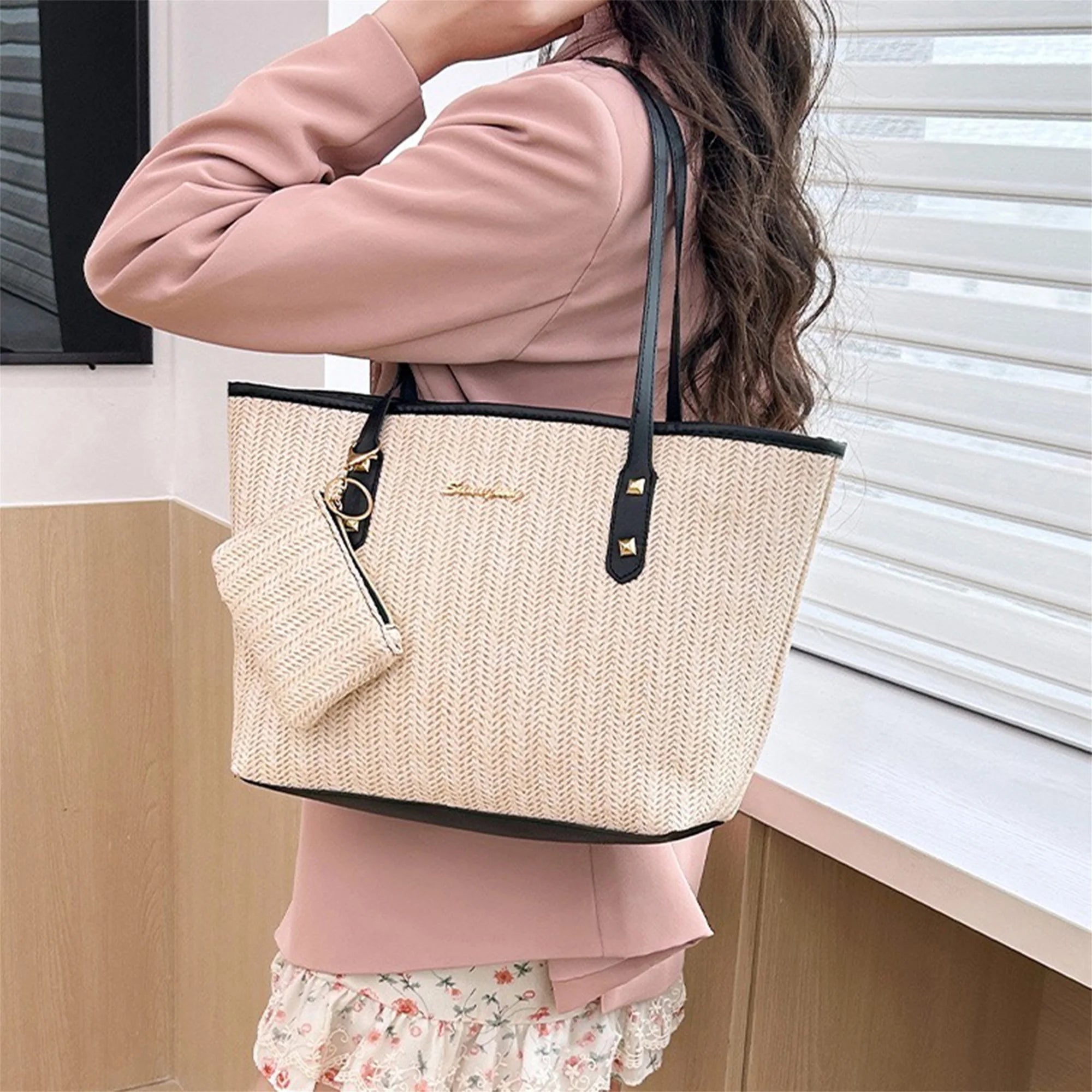 Stylish Straw Tote Bag with Zipper Closure and Woven Design Spacious Shoulder Bag for Women Perfect for Summer Beach Outings
